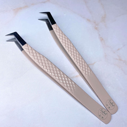 BELLA K VOLUME TWEEZER
