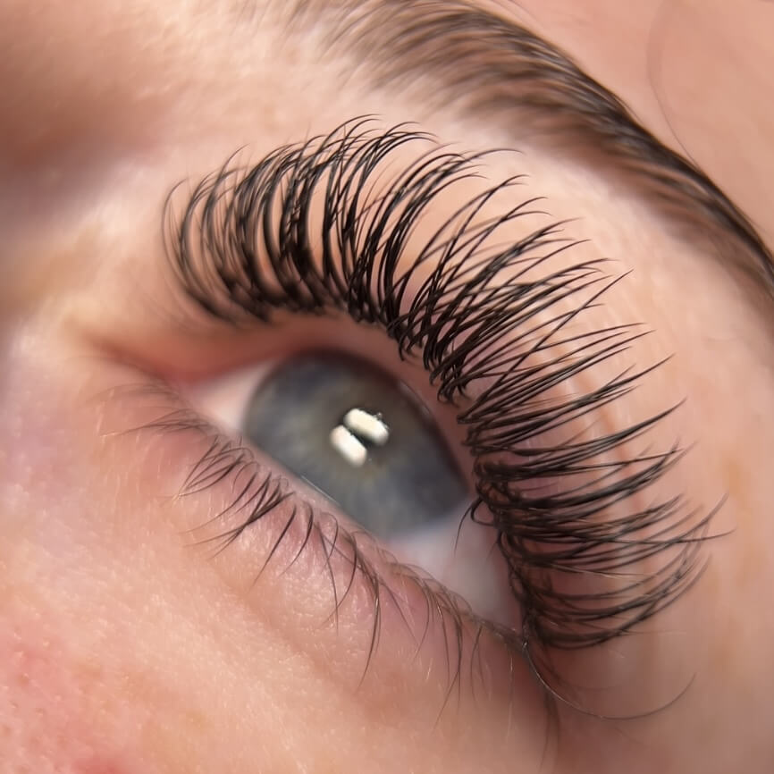 Beauty By Bella K's Online Classic & Volume Lash Course